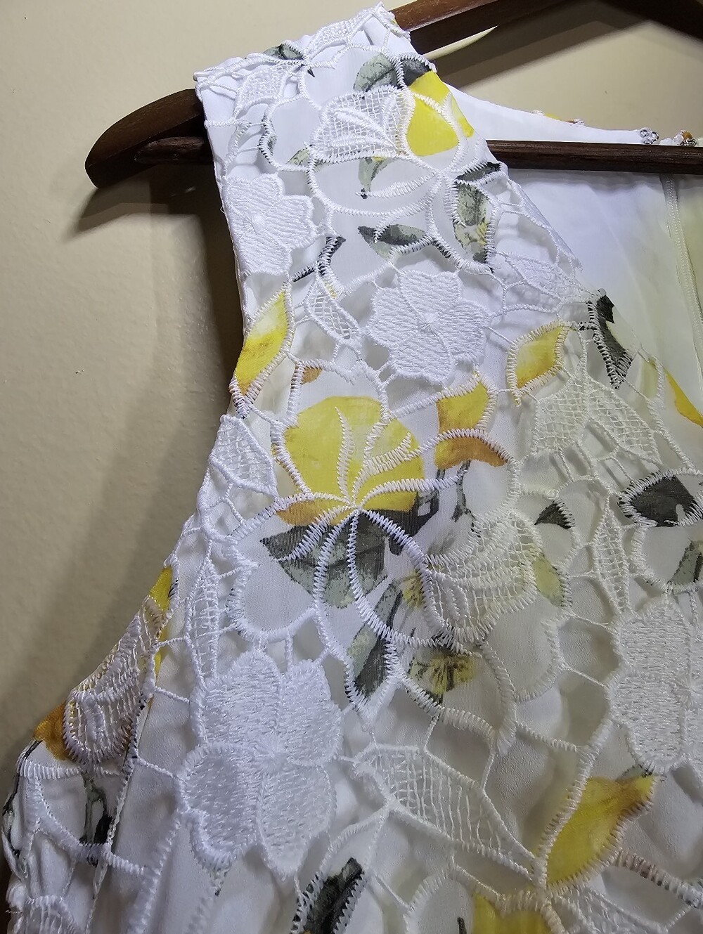 NWT White House Black Market Lemon Lace Peplum Top Size 8 - Picture 3 of 9